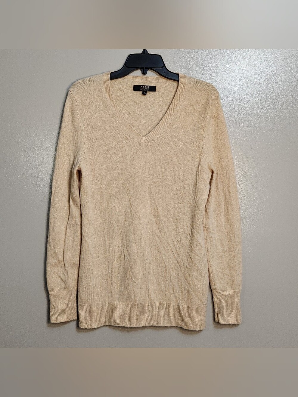 Alex Marie Classic V-Neck Cashmere Sweater in Light Beige Size Large